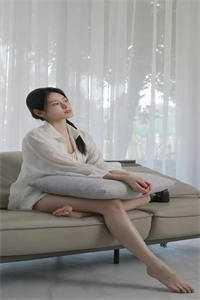 流落荒岛后,我教女神求生文章精选